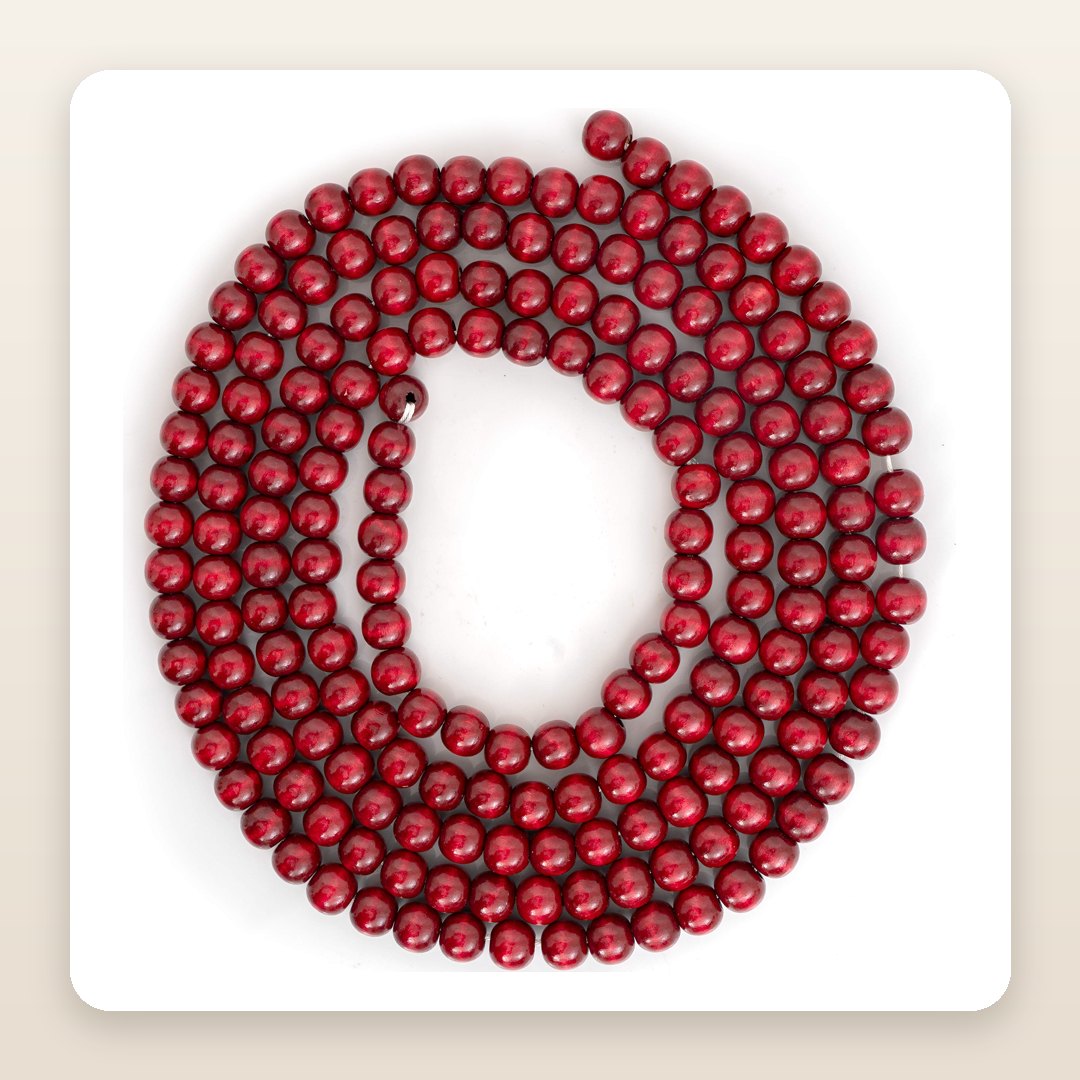 Christmas Tree Ideas 2026: The Cranberry Wood Bead Garland That Drapes in One Long Loop
