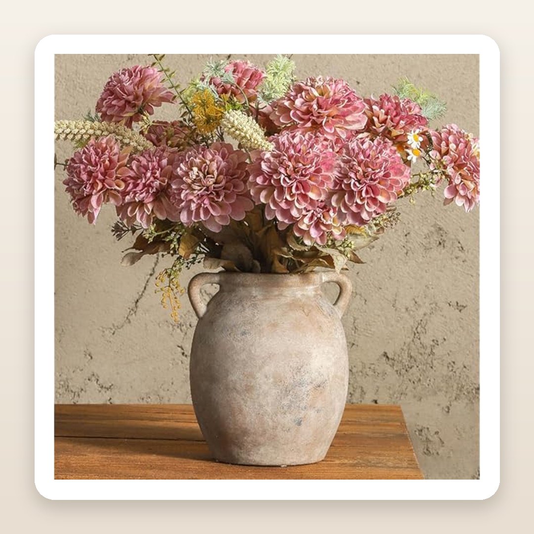 The Whitewashed Ceramic Vase That Reads Like Grandma's Mantel