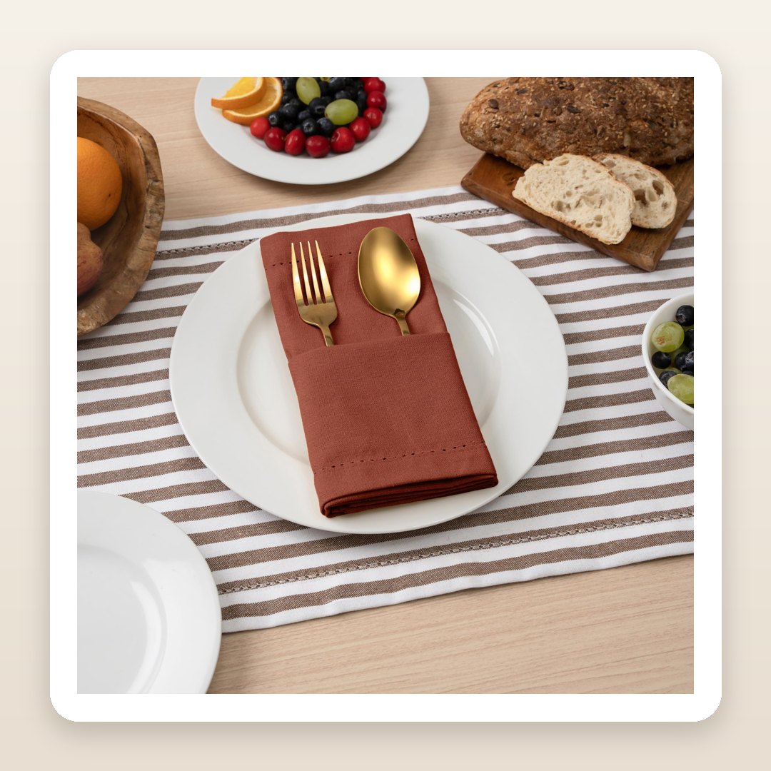 Simple Fall Tablescapes: The Rust Napkins That Set the Colour of the Whole Table